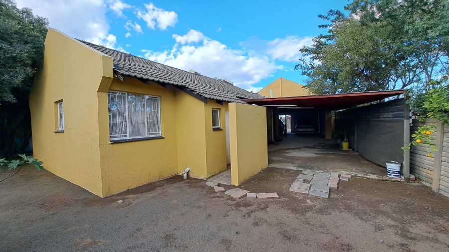 3 Bedroom Property for Sale in Lourierpark Free State